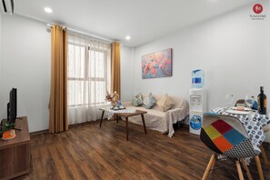 Desk, laptop workspace, free WiFi, bed sheets - Nagomi Residence (Hanoi)