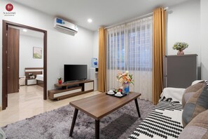 Deluxe-Doppelzimmer, Stadtblick | Schreibtisch, laptopgeeigneter Arbeitsplatz, kostenloses WLAN