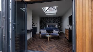 1 bedroom, individually decorated, individually furnished, free WiFi