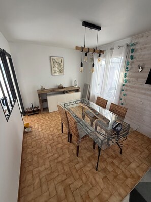 Dining - HOLIDAY HOME NEAR TOWN CENTER AND BEACH (le chateau d'oleron)