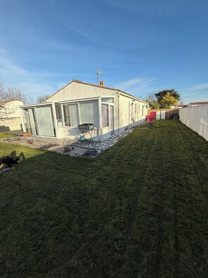 Exterior - HOLIDAY HOME NEAR TOWN CENTER AND BEACH (le chateau d'oleron)