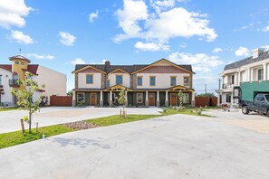 Exterior - Cozy 2-bedroom apartment in beautiful Alton (Alton)