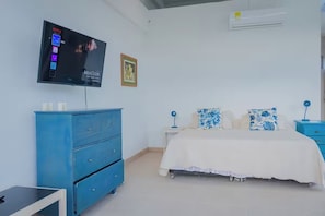 3 bedrooms, internet, bed sheets