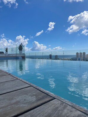 Pool - Exclusive 3 Suite Luxury Panoramic_Pool_Cinema_Gym (Santo Domingo)