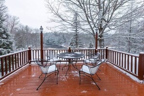 Outdoor dining - Paddler's Paradise Cabin with Direct Trail Access! (Mercer)