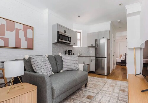 Calm & Comfortable 2-Bedroom Home in Vibrant NYC