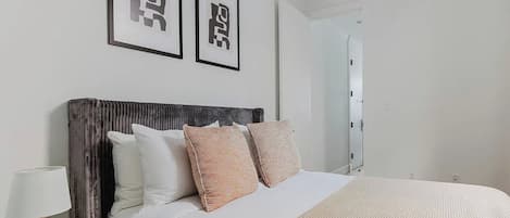 2 bedrooms, iron/ironing board, travel cot, free WiFi