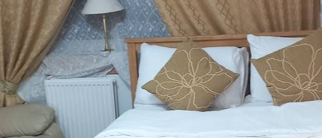 Bügeleisen/Bügelbrett, WLAN, Bettwäsche