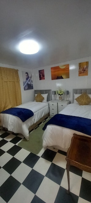 2 habitaciones, tabla de planchar con plancha, wifi y ropa de cama