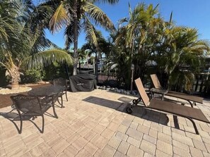 Casa, várias camas (Beautiful Life on Madison) | Opções para refeição ao ar livre