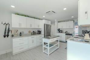 Private kitchen - Blue Heron Hideaway (Fort Myers Beach)