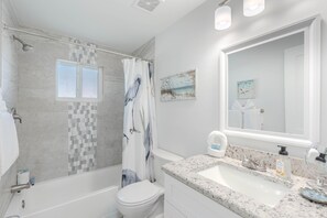 House, Multiple Beds (Blue Heron Hideaway) | Bathroom - Blue Heron Hideaway (Fort Myers Beach)