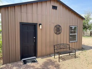 Exterior - Breakfast included/dartboard (Carlsbad)