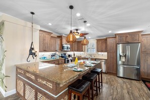 Fridge, microwave, oven, stovetop - Amazing Heated & Screen Pool w/ Stunning Design! (Crystal Beach)