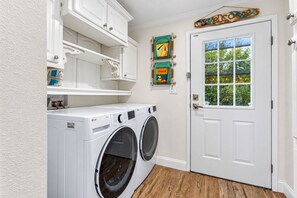 Laundry Area - Amazing Heated & Screen Pool w/ Stunning Design! (Crystal Beach)