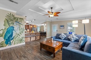 Smart TV - Amazing Heated & Screen Pool w/ Stunning Design! (Crystal Beach)