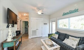 TV - Amazing Ground Level Beach House w/ Heated Pool (Holmes Beach)