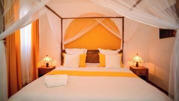 4 bedrooms, iron/ironing board, WiFi, bed sheets