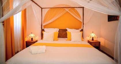 Ampifitia: Fully equipped house&kitchen, rooftop&billard, bath & jacuzzi