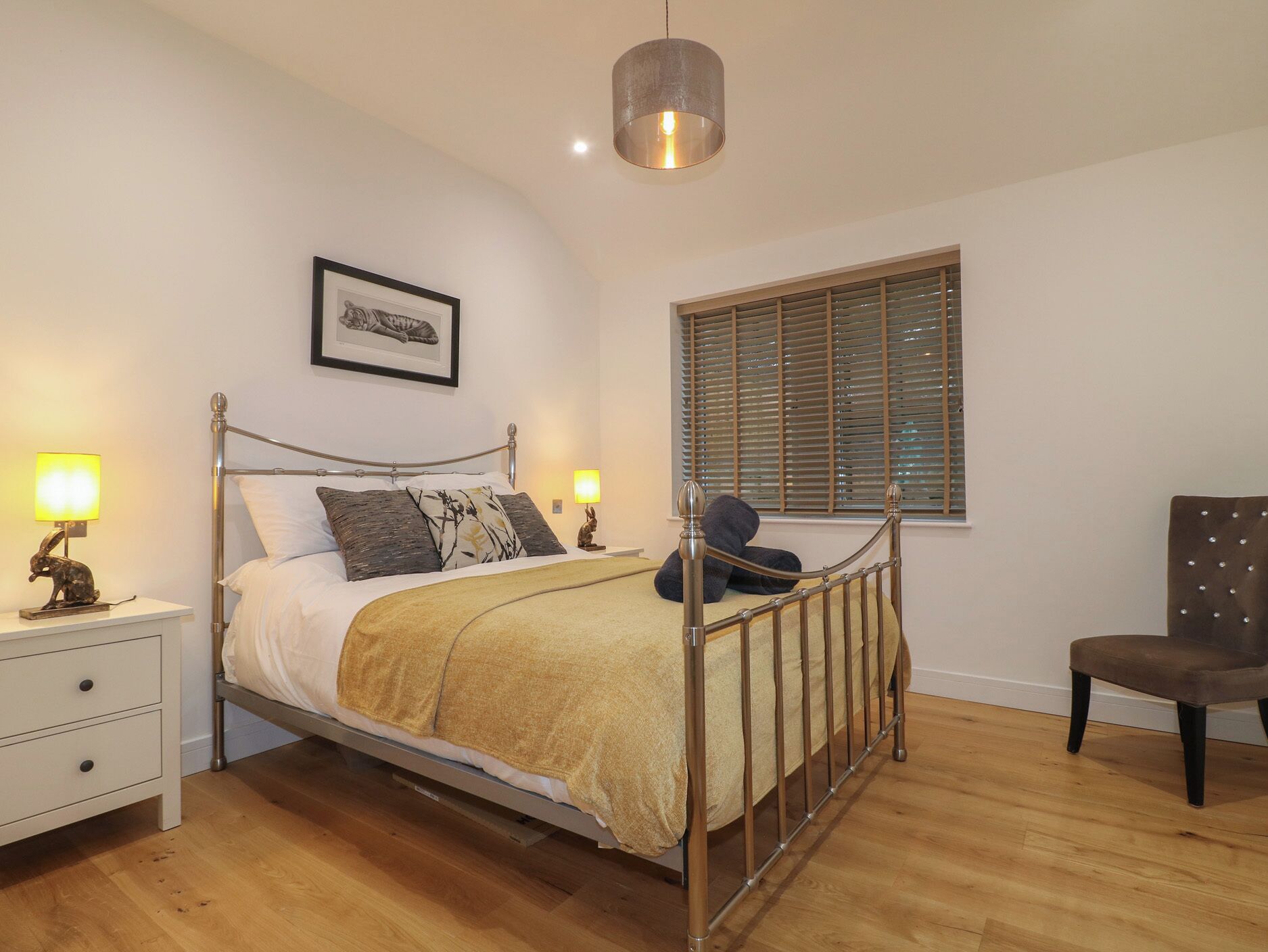 2 habitaciones, decoración personalizada y muebles diferentes 