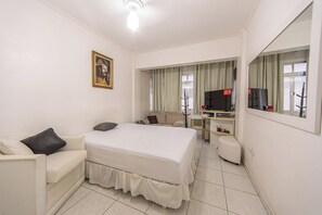 Apartment | 1 bedroom - Apto com Wi Fi e Garagem a 240 Metros da Praia (Santos)