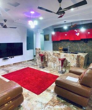 Interior - Spacious 6-bedroom lodge in amazing Dumasua with AC and gym (Dumasua)