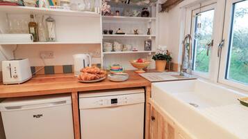 Dishwasher, cookware/dishes/utensils