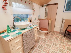 Shower - The Hare and Bumblebee Cottage (Diss)