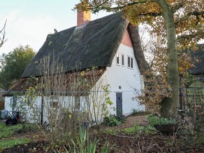 Exterior - The Hare and Bumblebee Cottage (Diss)