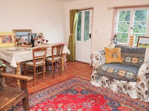 Interior - The Hare and Bumblebee Cottage (Diss)