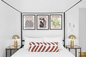3 habitaciones, tabla de planchar con plancha y cuna de viaje 