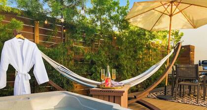 Spanish Casita w./ Hot Tub, Fire Pit, Private Yard