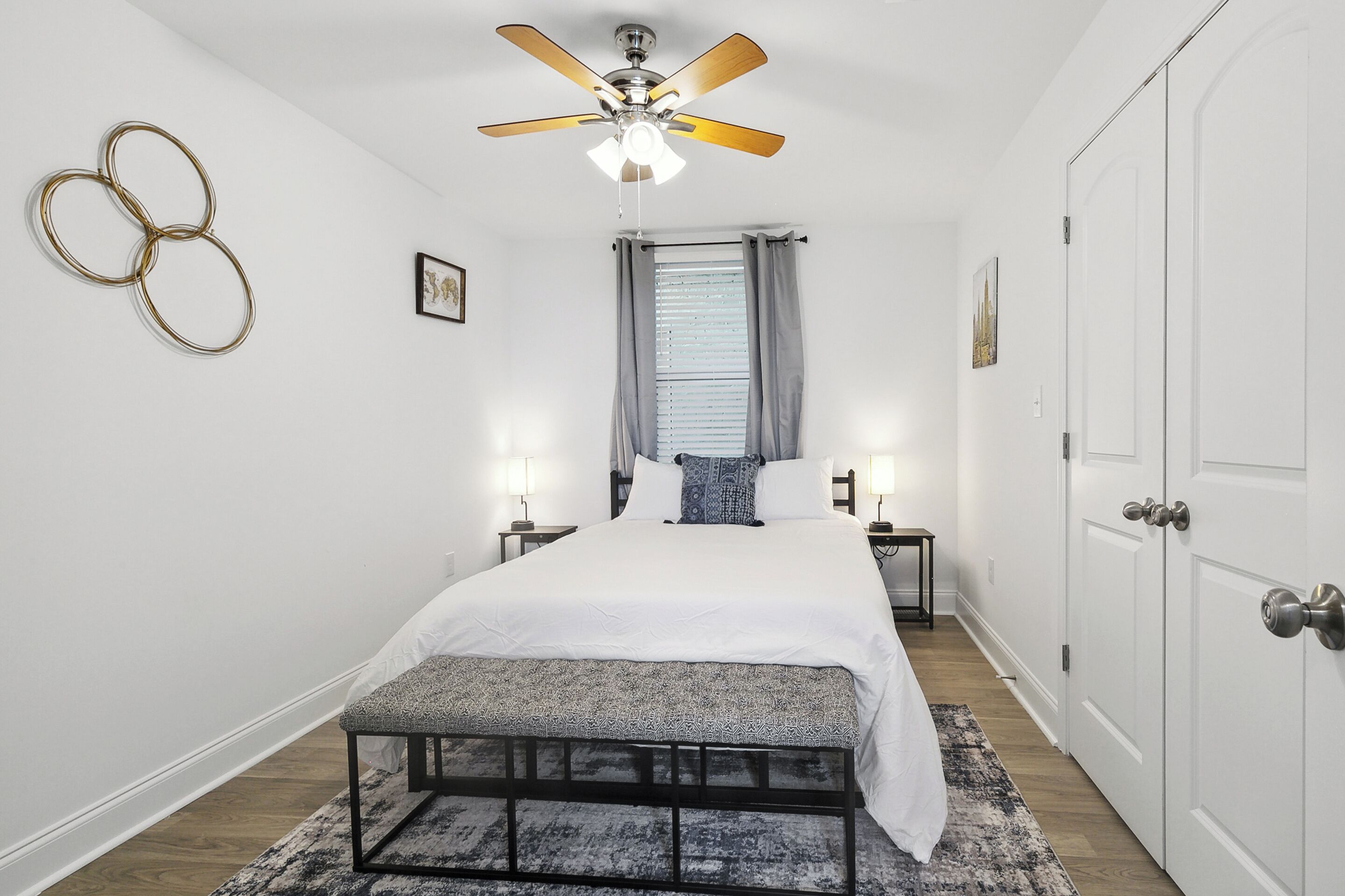 3 bedrooms, iron/ironing board, WiFi, bed sheets
