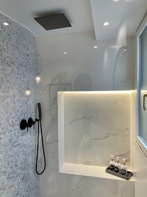 Hair dryer, towels, soap, shampoo - Sol Apartment (Oviedo)