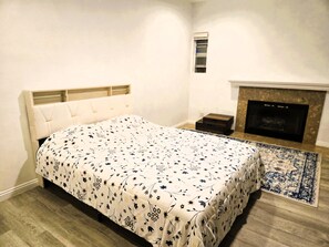 1 bedroom, iron/ironing board, free WiFi, bed sheets - Coastal Studio in Huntington Beach (Huntington Beach)