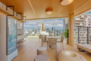 Outdoor dining - BR18 Beautiful Studio 180m from Barra Beach (Salvador)