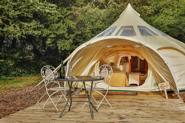 Peaceful and secluded yurt within Walcot Hall Estate in Lincolnshire