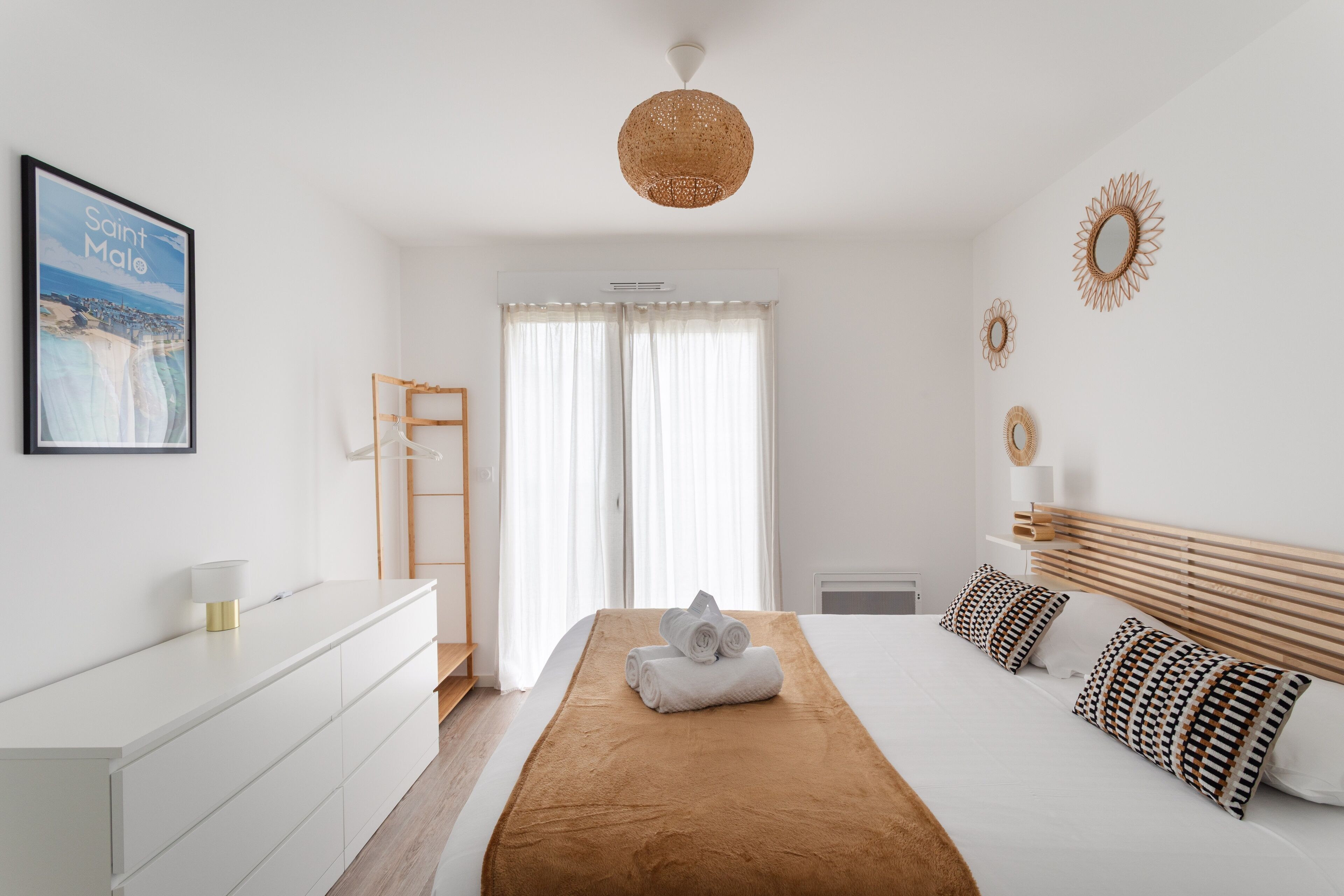 Fer et planche à repasser, Wi-Fi gratuit, draps fournis