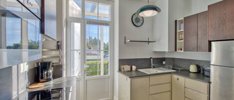 Frigorifero, microonde, forno, lavastoviglie