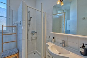 Hair dryer, towels - La Villa Louise - Centre de Royan, proche plages (Royan)