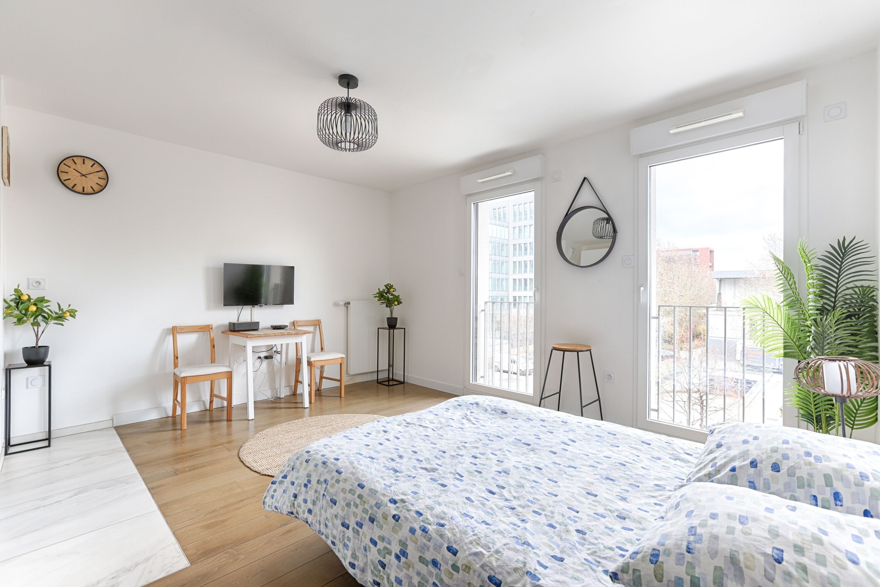 Iron/ironing board, free WiFi, bed sheets