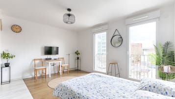 Een strijkplank/strijkijzer, gratis wifi, beddengoed