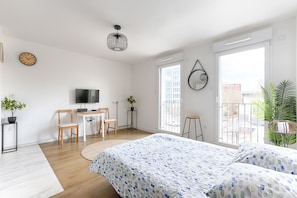 Iron/ironing board, free WiFi, bed sheets - Ellington - Studio dans le quartier d'affaires (Rueil Malmaison)