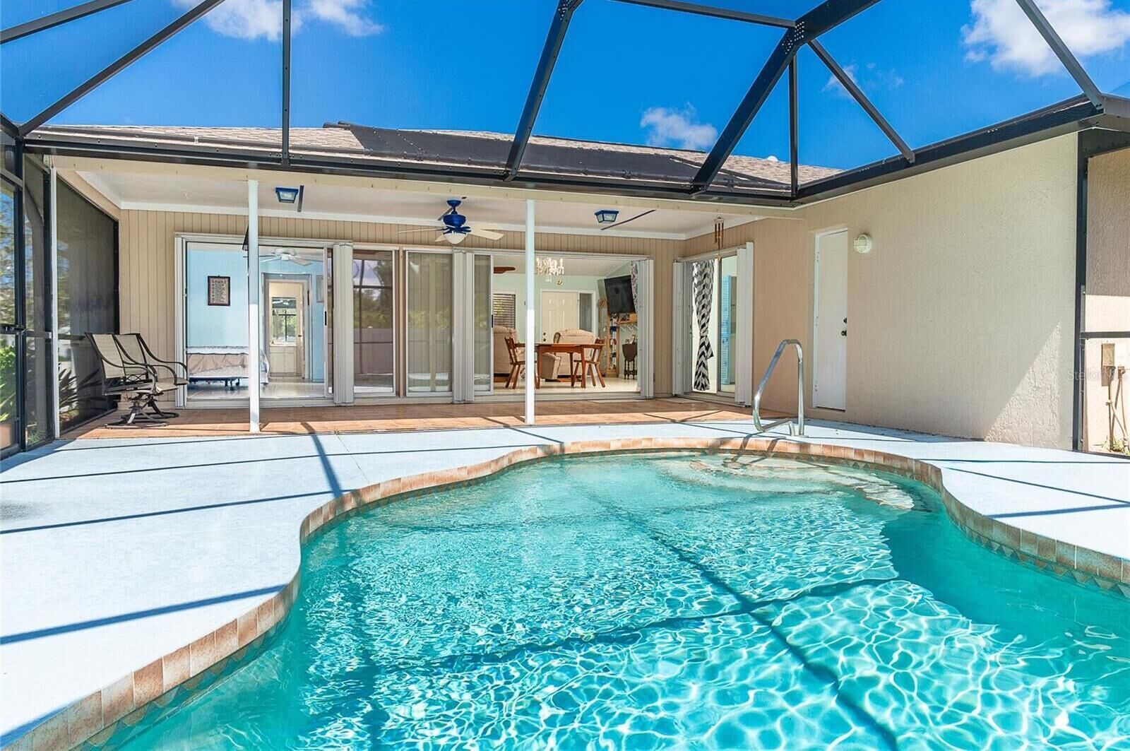 室内游泳池，室外游泳池