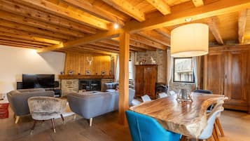 TV, fireplace, DVD player, stereo