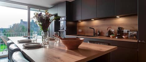 Kühlschrank, Mikrowelle, Ofen, Geschirrspüler