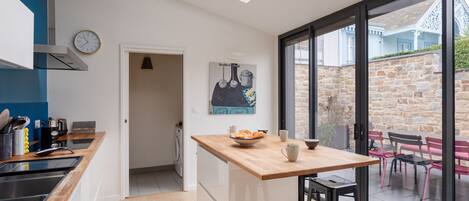 Réfrigérateur, micro-ondes, four, lave-vaisselle