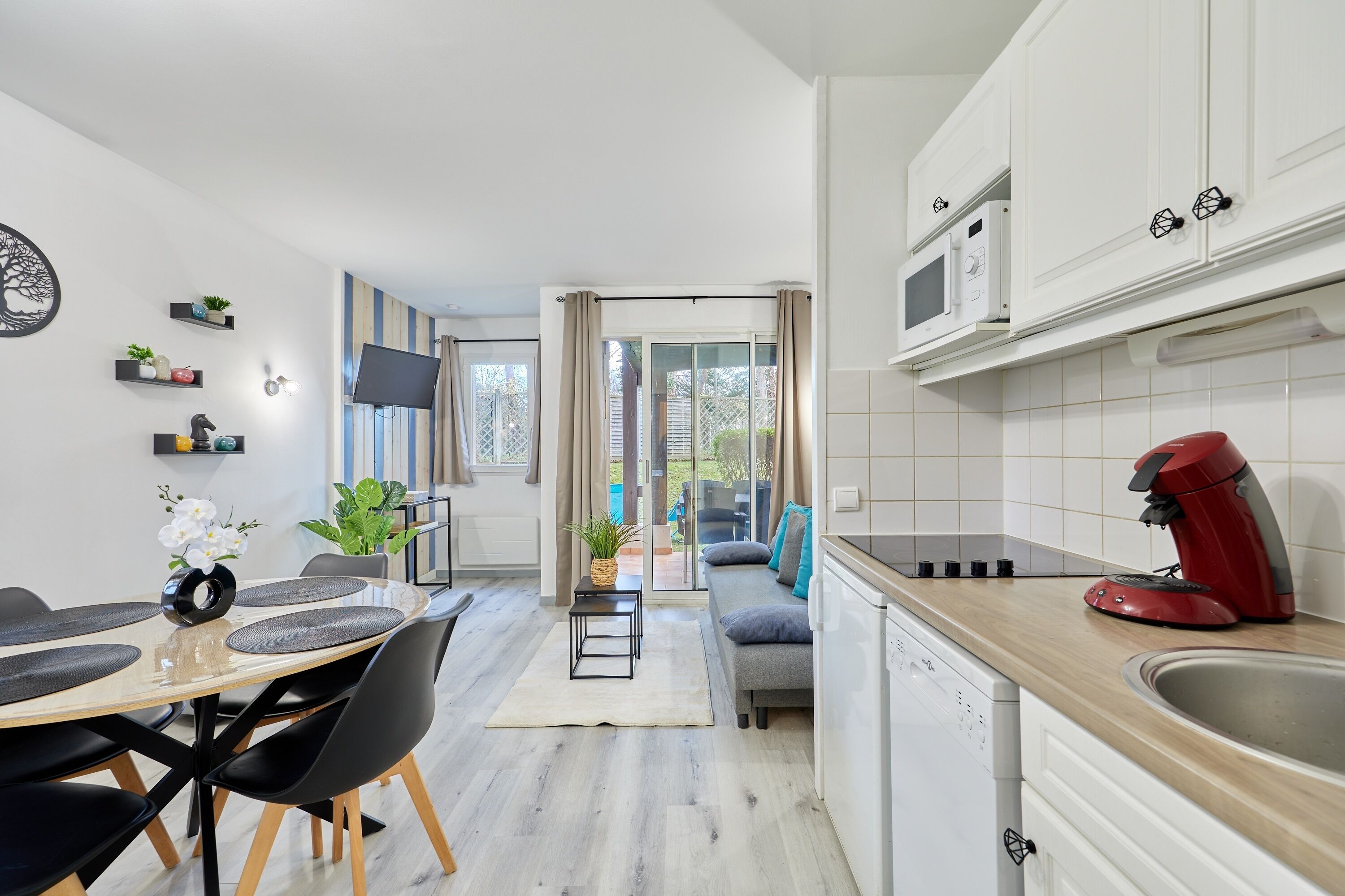 Fridge, microwave, dishwasher, coffee/tea maker