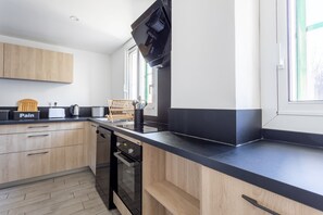 Réfrigérateur, micro-ondes, four, lave-vaisselle