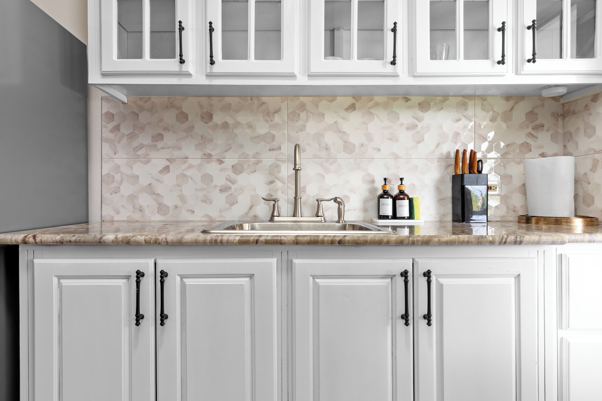 Room | Private kitchen | Full-size fridge, coffee/tea maker, toaster, blender